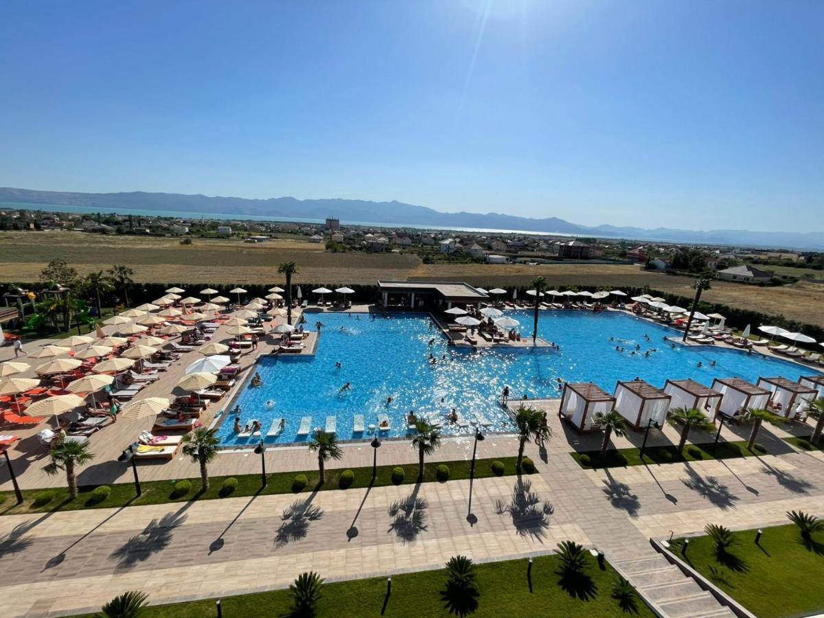 Deluxe Resort And Spa Koplik Ngoại thất bức ảnh