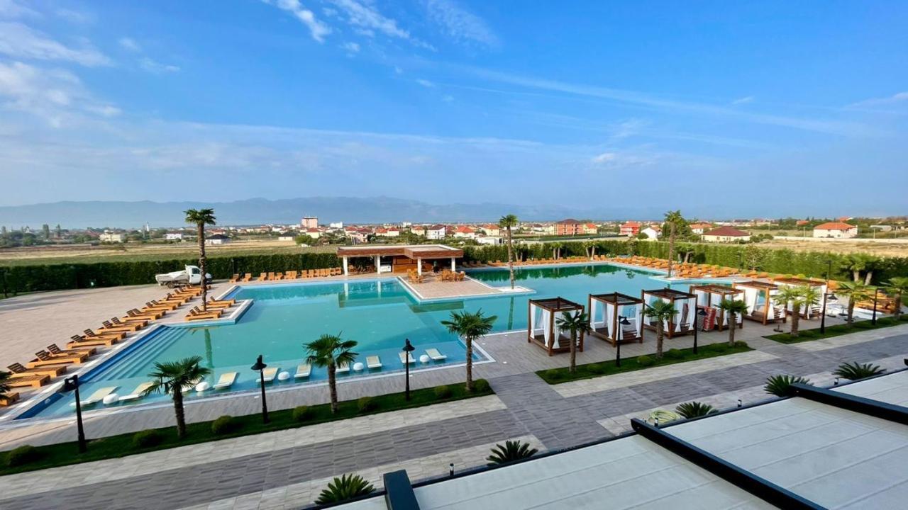Deluxe Resort And Spa Koplik Ngoại thất bức ảnh