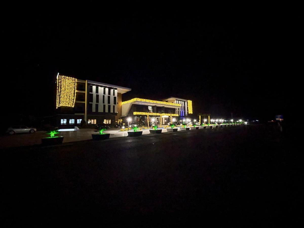 Deluxe Resort And Spa Koplik Ngoại thất bức ảnh