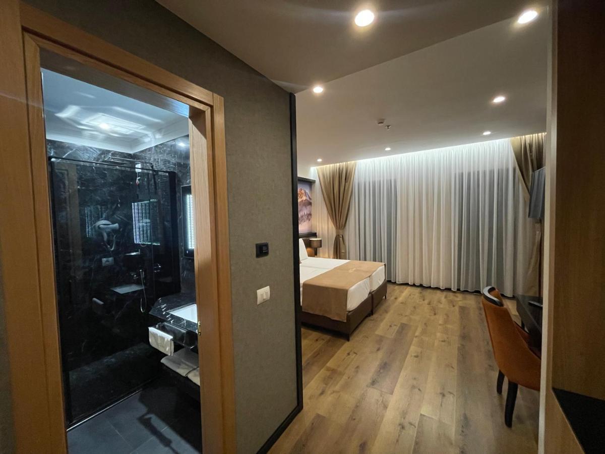 Deluxe Resort And Spa Koplik Ngoại thất bức ảnh